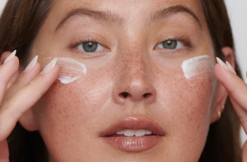 Why Castor Oil is a Skincare Miracle for Rosacea, Dry Skin, Acne, and More Why Castor Oil is a Skincare Miracle for Rosacea, Dry Skin, Acne, and More