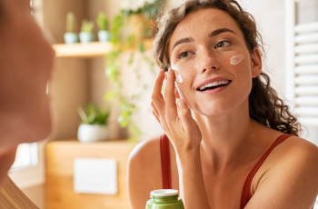 How to Safely Use Salicylic Acid Powder in Skincare