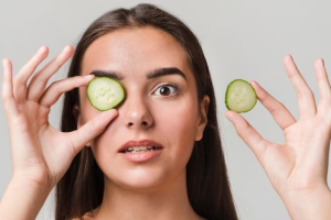 Skincare Tips to Treat and Prevent Under-Eye Bags Naturally