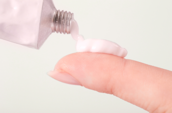 Tretinoin 101: How it Works, Uses, Side Effects & More – Hims