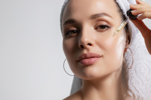 How to Layer BHA and Hyaluronic Acid Effectively and Safely