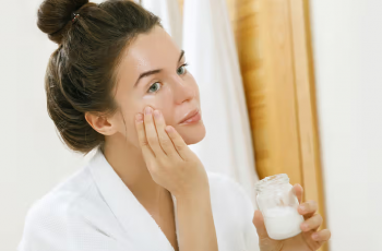 Coconut Oil Derivatives for Clear Skin Without Clogged Pores