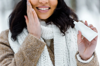 How to Combat Dry Skin in Winter: The Ultimate Guide