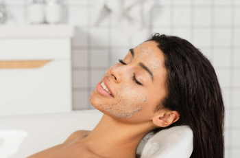 Mandelic Acid and Niacinamide: A Gentle Power Duo for Skin