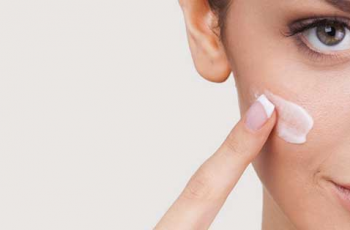 Damp or Dry Skin? The Best Way to Apply Skincare Damp or Dry Skin? The Best Way to Apply Skincare
