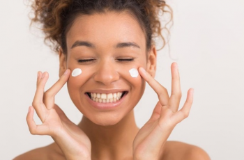 Serum vs Moisturizer: Do You Really Need Them Both? Serum vs Moisturizer: Do You Really Need Them Both?