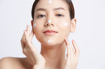 Does Moisturizer Help or Hurt Acne-Prone Skin? Does Moisturizer Help or Hurt Acne-Prone Skin?