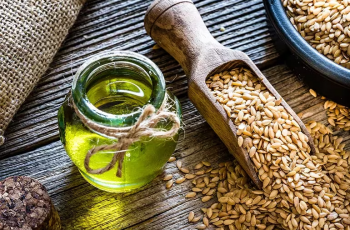 Flax Seed Oil in Skincare: Nourishing, Healing, and Anti-Aging Benefits Flax Seed Oil in Skincare: Nourishing, Healing, and Anti-Aging Benefits
