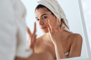 Baking Soda and Acne: Dermatologists Explain the Risks Baking Soda and Acne: Dermatologists Explain the Risks