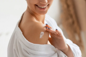 How to Prevent and Treat Dry Skin During Winter Months
