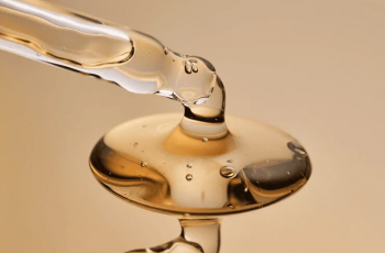 The Skincare Science Behind Layering Vitamin C and Niacinamide