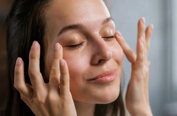 Control Excess Oil: A Science-Based Guide to Reducing Sebum Production