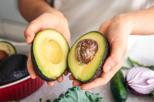 How Avocado Oil Transforms Skin: Benefits, Uses, and Safety Tips