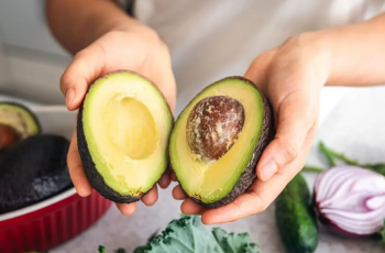 How Avocado Oil Transforms Skin: Benefits, Uses, and Safety Tips