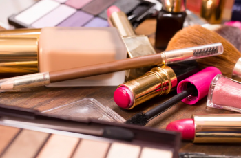 How Long Does Makeup Last? Find Out Here