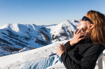The Ultimate Face Cream Guide to Prevent Windburn While Skiing